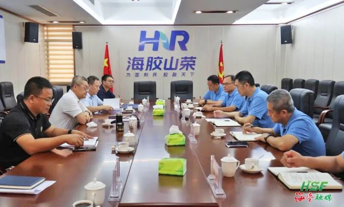 艾轶伦在海南橡胶山荣分公司座谈。。。